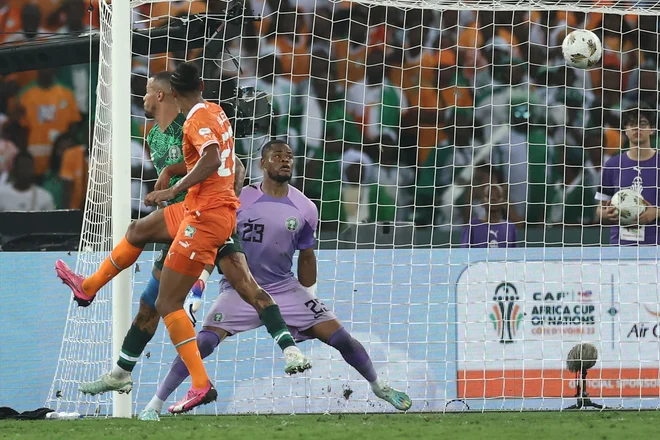 Sebastien Haller (v oranžni opremi) je prinesel Slonokoščeni obali naslov afriškega prvaka. FOTO: Franck Fife/AFP