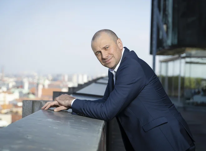 NLB, ki jo vodi Blaž Brodnjak, pripravlja novo strategijo poslovanja. FOTO: Jože Suhadolnik/Delo