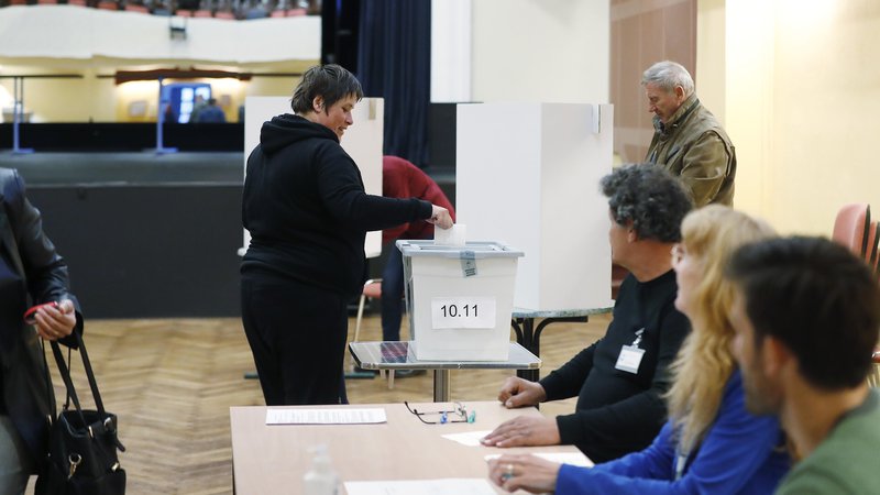 Fotografija: Zamenjave za tajnika dveh volilnih komisij volilnih enot in 14 okrajnih volilnih komisij z območja Ljubljane še ni. FOTO: Leon Vidic/Delo