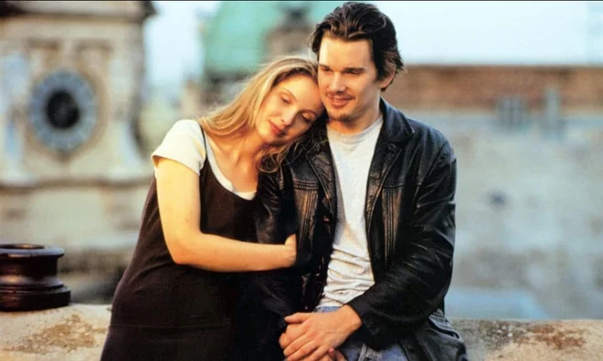 Nam lahko srečanje z neznancem popolnoma spremeni življenje? O tem se sprašuje tudi film režiserja Richarda Linklaterja Pred zoro z Julie Delpy in Ethanom Hawkom v glavnih vlogah. FOTO: IMDb