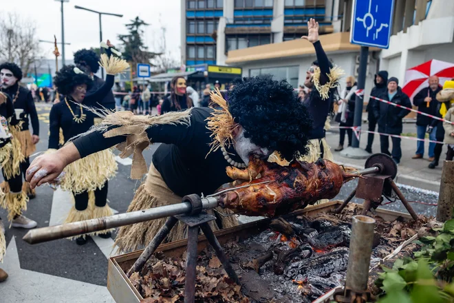 Pustna povorka v Kopru FOTO: Črt Piksi/Delo