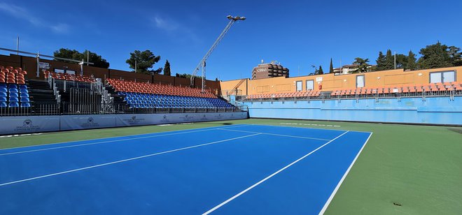 Piranski župan si želi, da bi se teniški turnirji vrnili v Portorož, zato načrtuje izboljšanje teniškega stadiona. Foto Boris Šuligoj