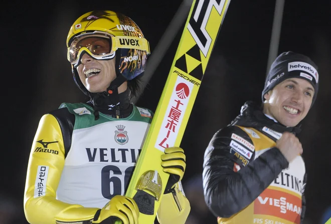 Noriaki Kasai in Simon Ammann sta edina smučarska skakalca v prestižnem klubu 500. FOTO: Heikki Saukkomaa/Reuters