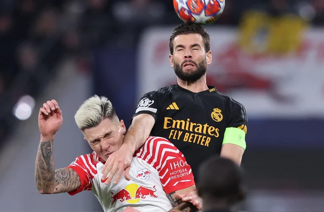 Slovenski vzhajajoči zvezdnik svetovnega nogometa Benjamin Šeško je imel proti slavnemu Realu obilo smole, a je bil za Nacha Fernadeza in druge madridske branilce nenehno nevaren. FOTO: Ronny Hartmann/AFP