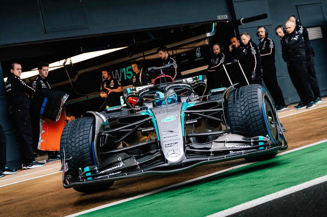 Nov Mercedesov dirkalnik za sezono 2024. FOTO: AFP