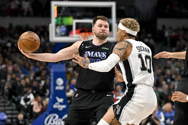 Luka Dončić med eno od akcij. FOTO: Jerome Miron/Usa Today Sports