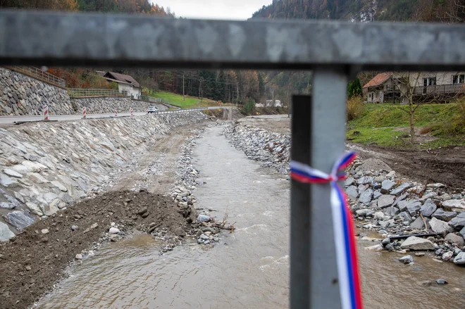 Med največjimi projekti na državnih cestah, ki jih letos načrtuje direkcija za infrastrukturo, so tudi obnove cestišč in gradnja mostov zaradi lanskih poplav in plazov. FOTO: Voranc Vogel/Delo