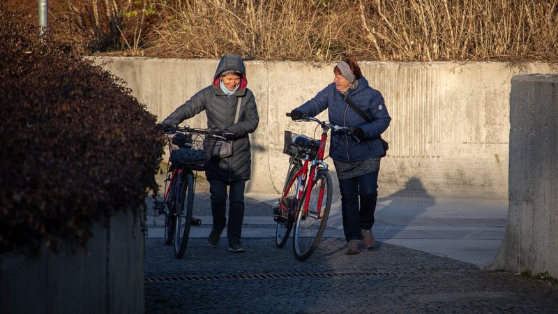 Fotografija: Dolgoživa družba je lahko problem samo v primeru, da nismo pripravljeni na vključevanje starih ljudi. FOTO: Voranc Vogel/Delo