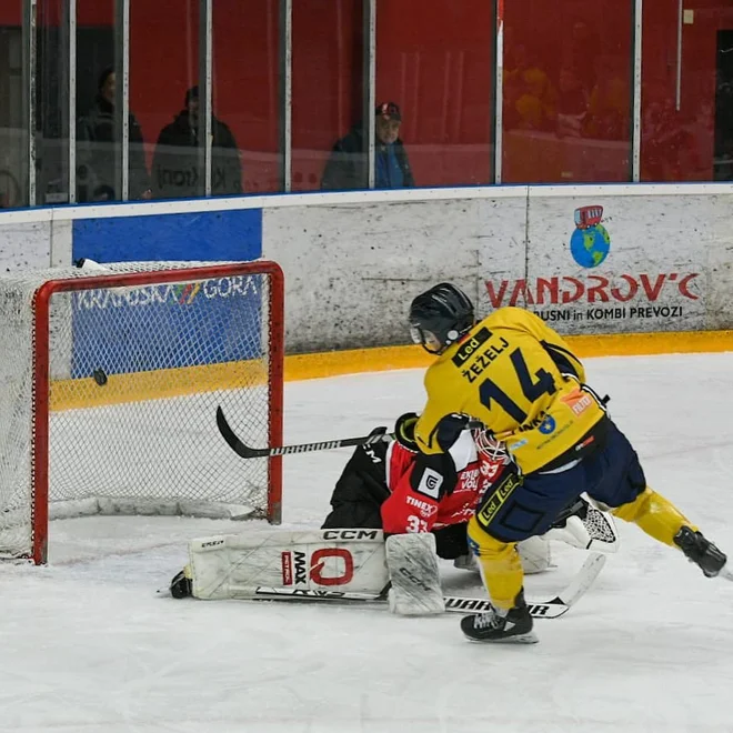 Zadetek Gregorja Žežlja v jeseniško mrežo. FOTO: RST Pellet Celje