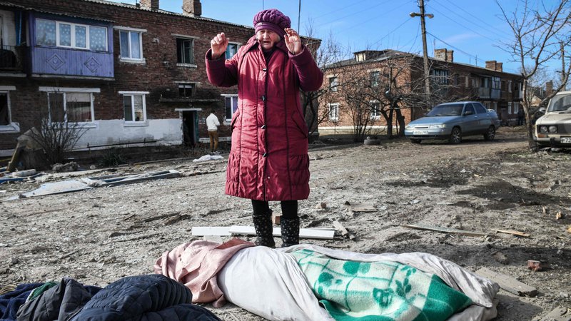 Fotografija: V Ukrajini nimajo težav le s pomanjkanjem sodobnega zahodnega orožja, primanjkuje jim tudi vojakov. ​FOTO. AFP
