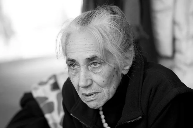 O svojih prevodih se je imela navado posvetovati s prevajalsko prijateljico Radojko Vrančič ali sinom Janom Jono Javorškom. FOTO: Roman Šipić