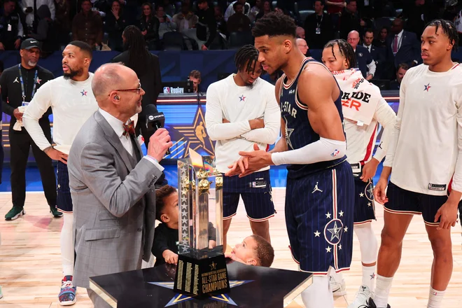 Giannis Antetokounmpo je kot kapetan popeljal Vzhod do visoke zmage. FOTO: Stacy Revere/AFP