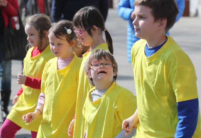 Vsako leto se na prbližno 800 do 1000 porodov rodi en otrok z downovim sindromom. Na fotografiji: Ob svetovnem dnevu downovega sindroma. FOTO: Dejan Javornik