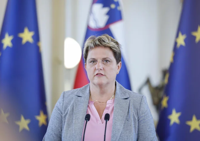 Po besedah Jelke Godec je SDS predlagala le prestavitev seje v DZ, na kateri bi razpravljali o tej temi. FOTO: Jože Suhadolnik