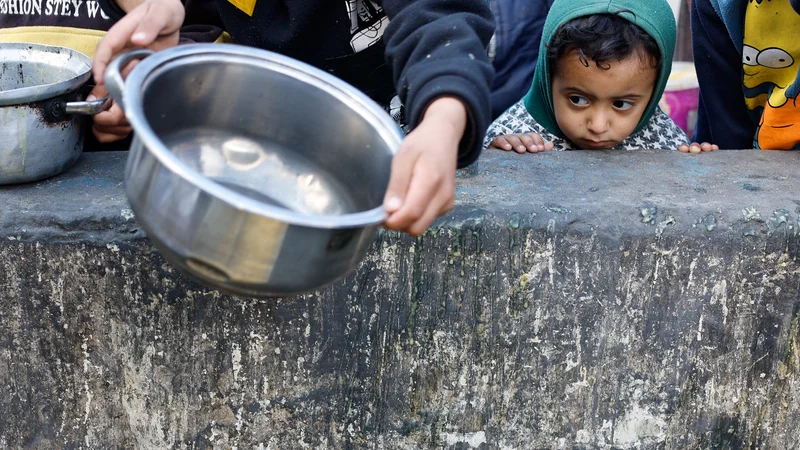 V Gazi vlada epidemična lakota. FOTO: Mohammed Salem/Reuters