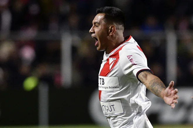 Hector Cuellas je takole proslavil gol v majici kluba Always Ready. FOTO: Aizar Raldes/AFP