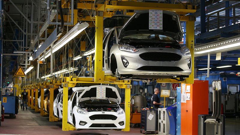 Fotografija: Ford fiesta v proizvodnji v tovarni v Kölnu. Tam bodo poslej izdelovali le električne avtomobile. FOTO: Oliver Berg/DPA