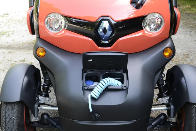 Renault twizy ni izpolnil pričakovanj. Jih bo njegov naslednik mobilize duo? FOTO: Andrej Krbavčič