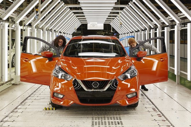 Peta generacija Nissanove micra – takole so jo leta 2017 začeli izdelovati v Flinsu – ni bila ravno uspešna. Čez čas naj bi jo zamenjala električna naslednica. Foto Nissan