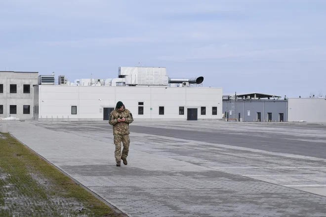 Vojaški kampus v Rokantiškėsu na obrobju Vilne, ki je prve rekrute sprejel v začetku februarja, je ena izmed treh novih baz, zgrajenih za potrebe naborniškega sistema. FOTO: Gašper Završnik