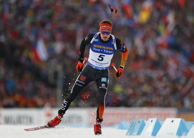 Benedikt Doll bo puško in smuči vrgel v kot. FOTO: David W Černy/Reuters