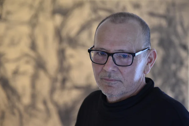 »Večina stvari se da urediti brez tehnoloških pripomočkov in tudi brez njih je zame dan pogosto prekratek za vse, kar bi rad naredil,« je dejal Stojan Grauf. FOTO: Peter Rak