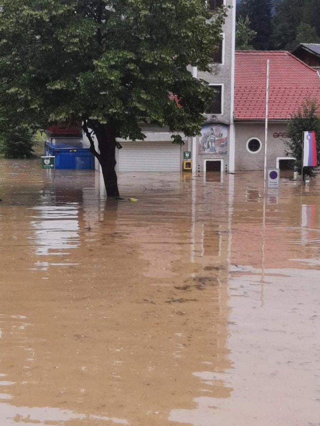Avgusta poplavljeni gasilski dom Zagrad - Pečovnik. FOTO: PGD Zagrad - Pečovnik