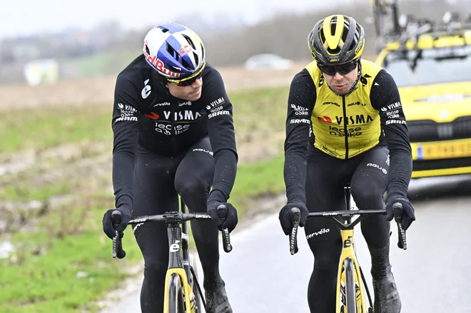 Wout van Aert (levo) in Jan Tratnik bosta danes udarna naveza Visme Lease a Bike. FOTO: Dirk Waem/AFP