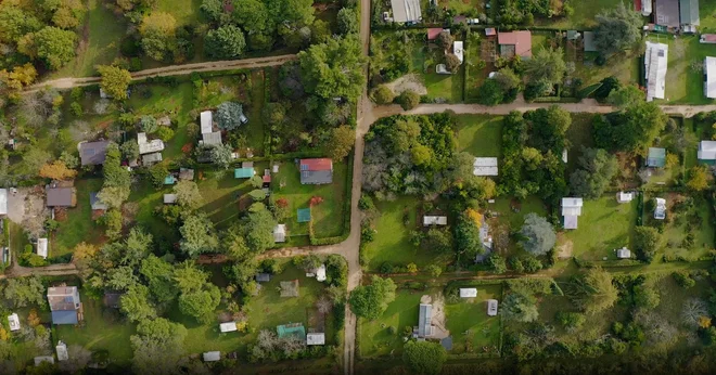 Hrvati so naselja, ki so zrasla na kmetijskih in gozdnih zemljiščih, označili za istrske favele. FOTO: Mesto Umag