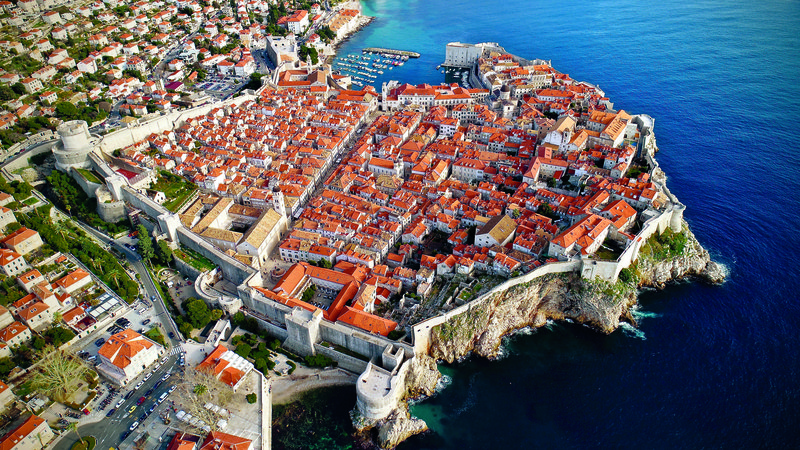 Fotografija: Unescov Načrt upravljanja svetovne dediščine je prvi dokument, namenjen celotni zgodovinski urbani krajini Dubrovnika, in hkrati prvi te vrste v Republiki Hrvaški. FOTO: Turistična skupnost mesta Dubrovnik