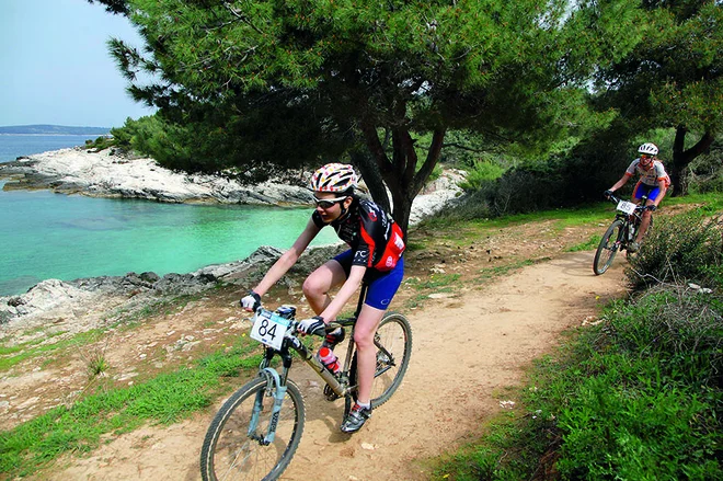 MTB dirka poteka po zaščiteni pokrajini rta Kamenjak, ki ga je National Geographic uvrstil med top 10 destinacij v Sredozemlju. Foto: Goran Šebelić/Cropix