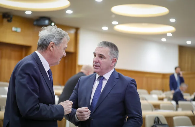 Marko Lotrič je svetnike pozval, naj se v času, ko čakajo na odločitev mandatno-imunitetne komisije, seznanijo z vsemi gradivi, če tega niso že storili. FOTO: Matej Družnik/Delo