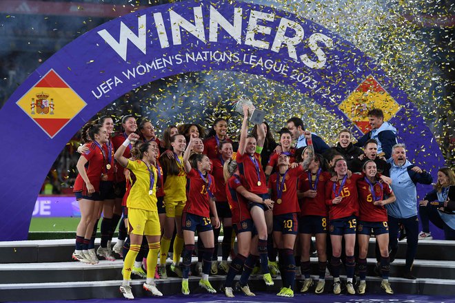 Takole so Španke proslavile naslov zmagovalk lige narodov. FOTO: Jorge Guerrero/AFP