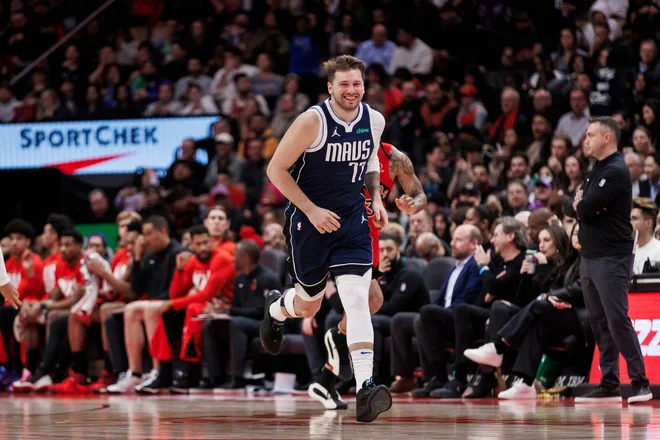 Luka Dončić je imel svoj šov v Torontu. FOTO: Cole Burston/AFP