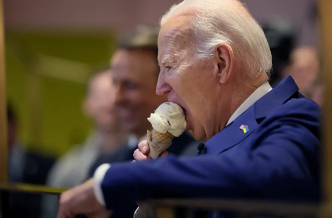 Zdravnik je zapisal še, da se Biden dobro počuti in letošnji zdravniški pregled ni odkril ničesar novega. FOTO: Leah Millis/Reuters