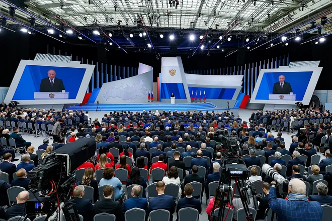 Nagovor je bil v palači Gostinji dvor blizu Rdečega trga v Moskvi. FOTO: Evgenia Novozhenina/Reuters