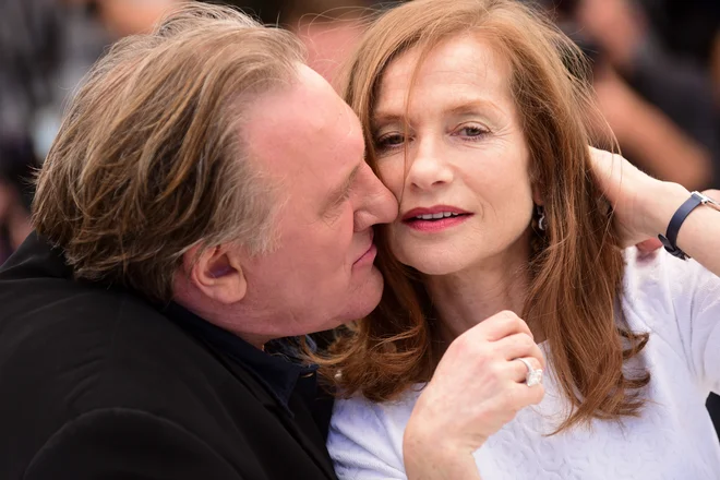 Petinsedemdesetletni igralec vse obtožbe zanika, češ da »ni nikoli in nikdar zlorabil ženske«. Na fotografiji z igralko Isabelle Huppert. FOTO: Reuters