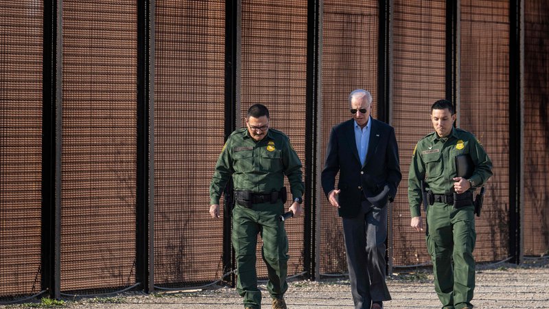 Fotografija: Joe Biden na ameriško-mehiški meji v začetku januarja Foto Jim Watson/AFP