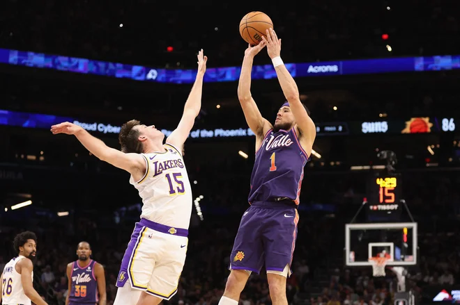 Prvi strelec Phoenixa Devin Booker je imel odlično dnevno formo. FOTO: Christian Petersen/Getty Images Via AFP