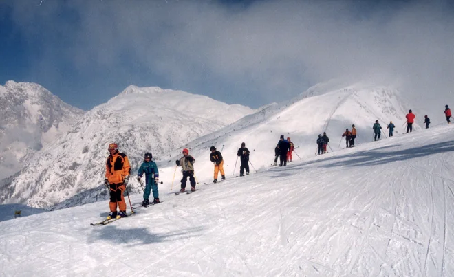 Počitniški tečaj za otroke na Krvavcu leta 2000. FOTO Dokumentacija Dela