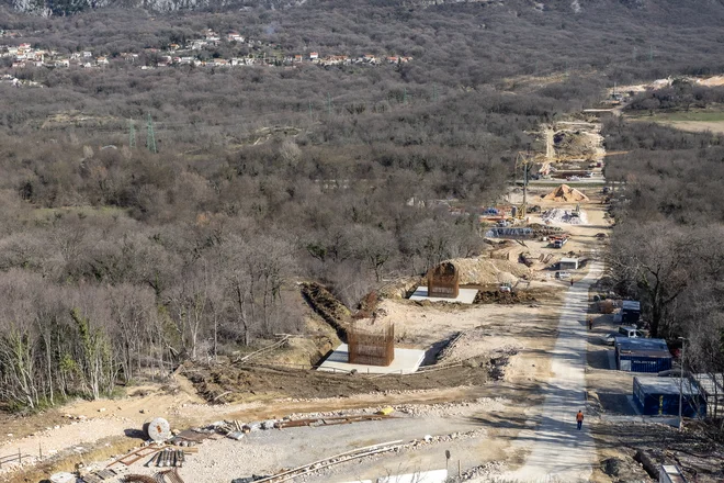 Hrvaški železniški projekti so ocenjeni na milijarde evrov, a marsikaj je treba narediti tudi na avtocestnem križu. FOTO: Kolektor CPG
