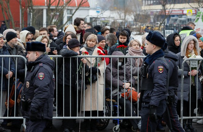 Družina Navalnega in njegova ekipa sodelavcev sta podpornike pozvali, naj se pridejo poslovit od ruskega opozicijskega politika in najostrejšega kritika režima Vladimirja Putina. FOTO: Reuters