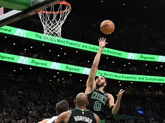 Jayson Tatum je bil najbolj učinkovit pri Keltih. FOTO: Brian Fluharty/AFP