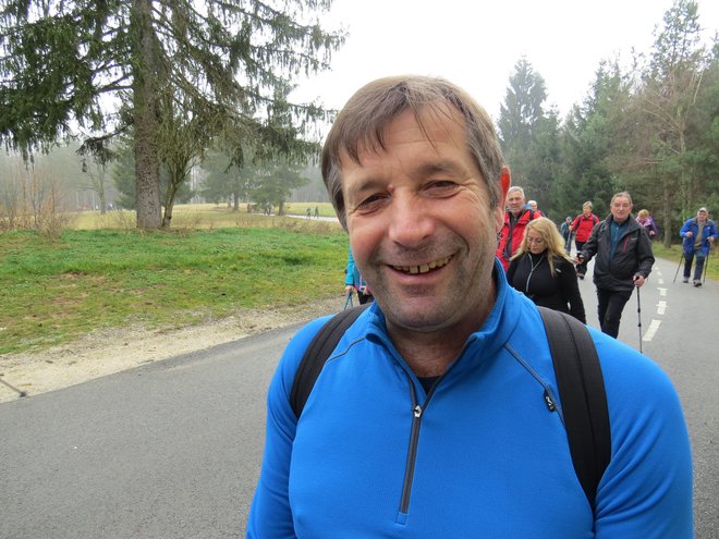 Lojze Ropret iz Bohinjske Bele je danes gorenjske očaka zamenjal za lažjo pot na Muljavo. FOTO: Bojan Rajšek/Delo