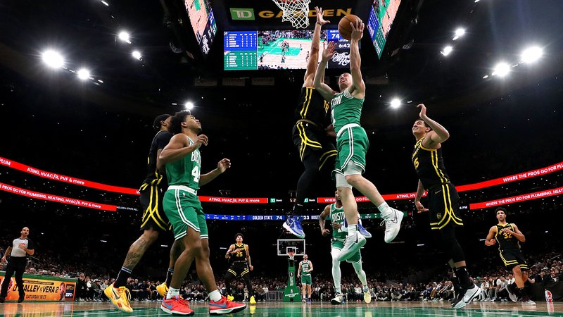 Fotografija: Košarkarji Bostona neustavljivo jurišajo proti št. 1 v ligi NBA, potem ko so kot za šalo opravili s tekmeci, ki so jih pred dvema letoma ugrančli v finalu. FOTO:  Maddie Meyer/Getty Images Via AFP