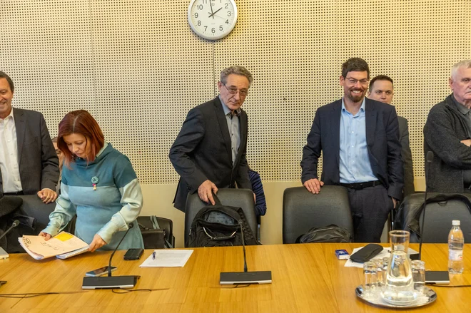Sindikati od vlade pričakujejo, da pripravi projekcije za primerjavo gibanja plač po sedanjem in novem sistemu. FOTO: Voranc Vogel/Delo