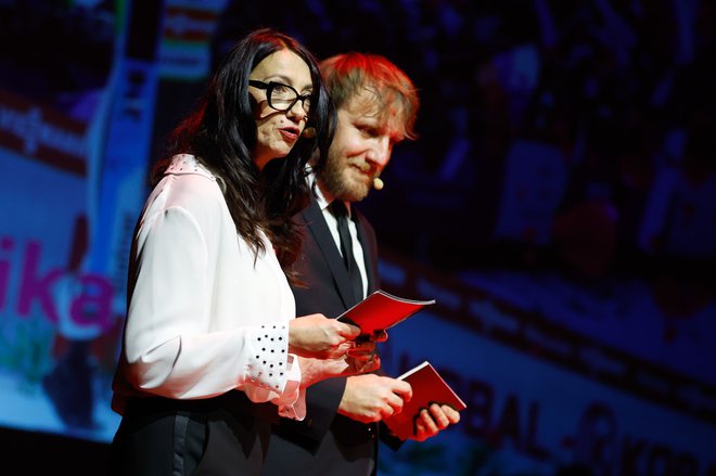 Razglasitev sta vodila vodila igralec Matej Puc in novinarka Dela Vesna Milek. FOTO: Leon Vidic/Delo