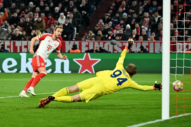 Harry Kane je dvakrat zatresel mrežo Lazia in razblinil negotovost na Allianz Areni. FOTO: Angelika Warmuth/Reuters