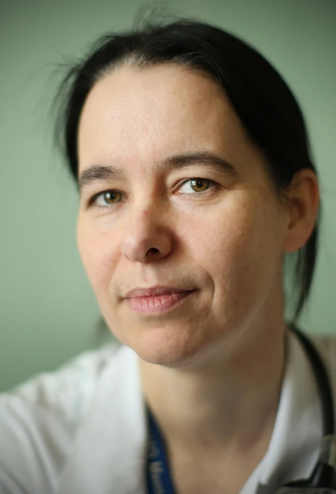 Dr. Maja Ebert Moltara, vodja paliativnega oddelka na Onkološkem inštitutu v Ljubljani, ima številne izkušnje z lajšanjem trpljenja neozdravljivo bolnih. Foto Jure Eržen