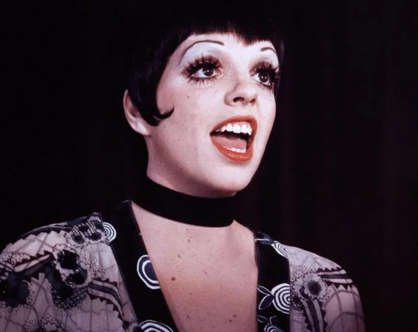 Muzikal Kabaret je z zlatimi črkami zapisan v njeni biografiji. Za vlogo plesalke Sally Bowles, v kateri je pokazala svoj izjemni talent, je bila nagrajena z oskarjem. FOTO: Promocijsko gradivo